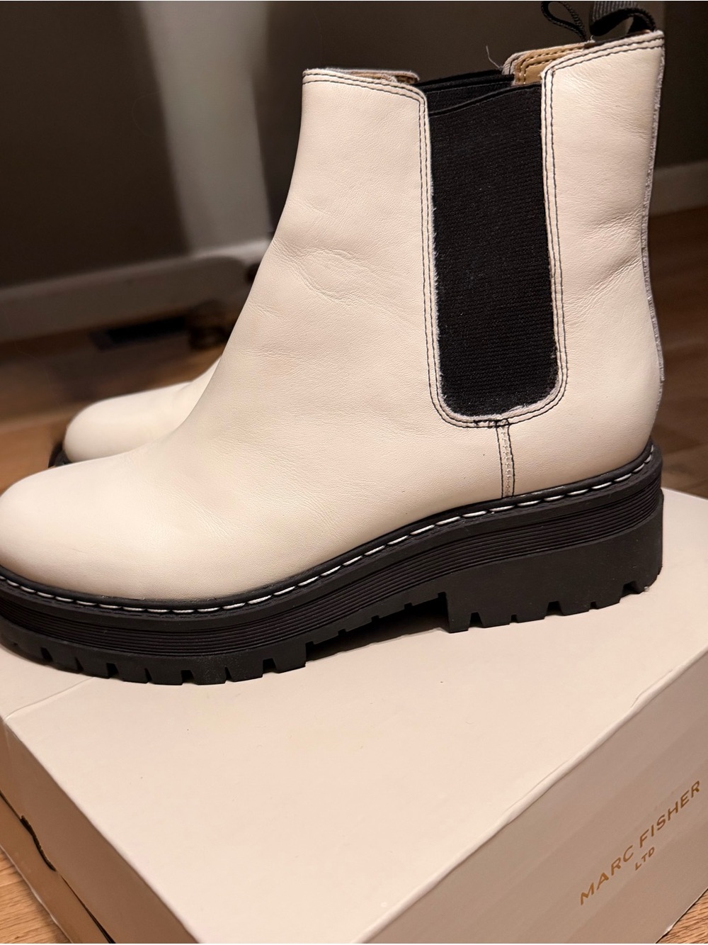NIB Marc Fisher LTD Pirro White Leather Lug Chelsea Boots Size 9